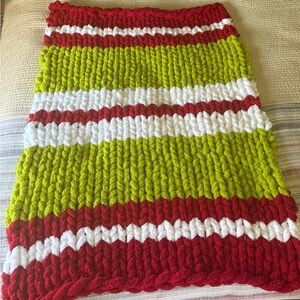 Hand Knitted Mr Grinch Inspired Chunky blanket. NEW. Youth size 31”x41”